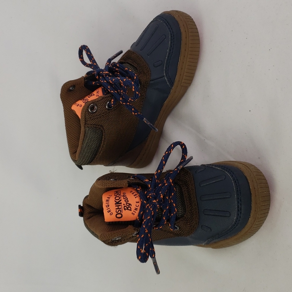 Oahkosh b'gosh brown and blue duck boots kids size 8